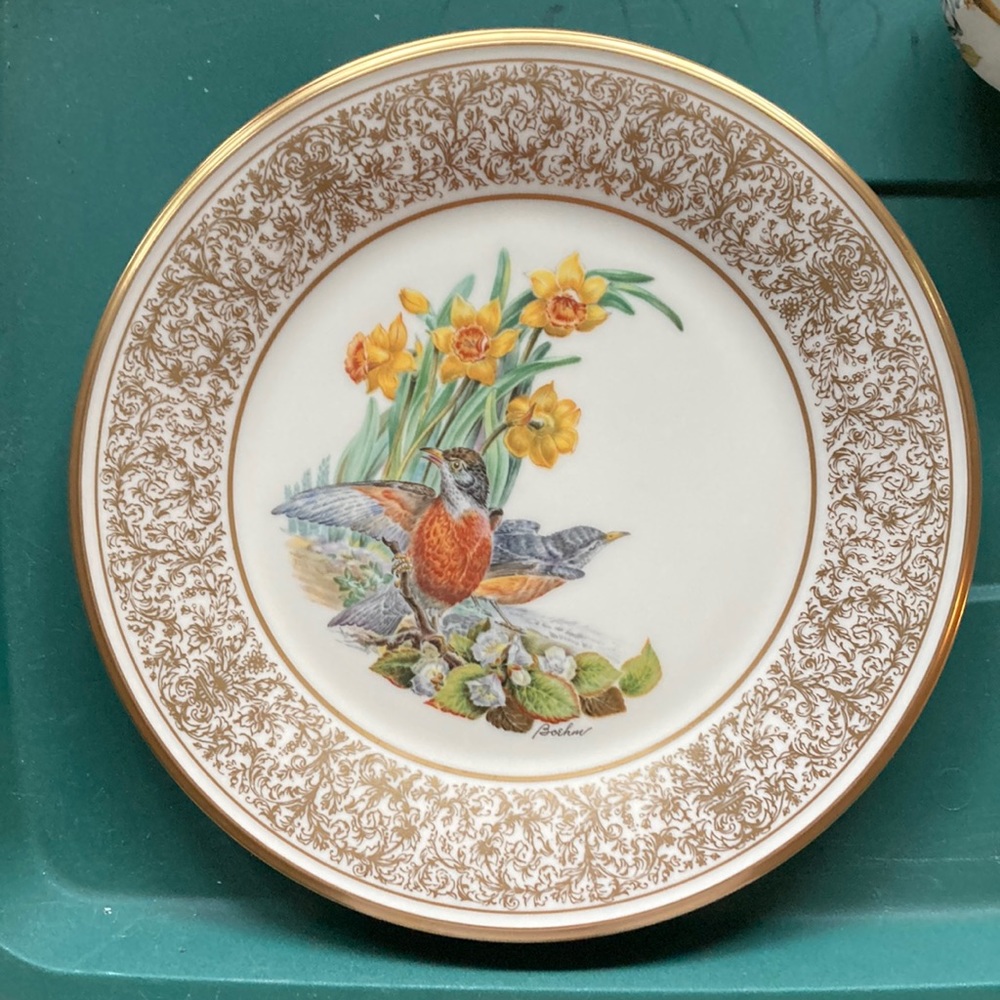 Lenox 4 gold trimmed plates.  Bird design.  All 4 plates are different birds.